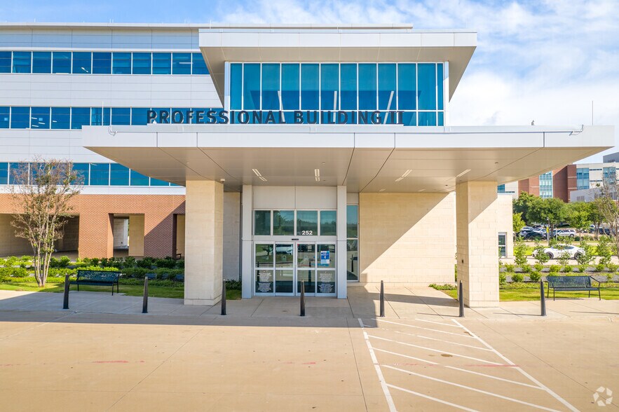 More Photos Of 252 Matlock Rd, Mansfield Medical For Lease