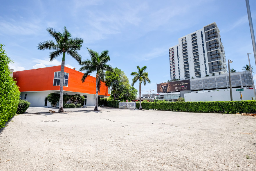 Primary Photo Of 3620 NE Miami Pl, Miami Restaurant For Lease