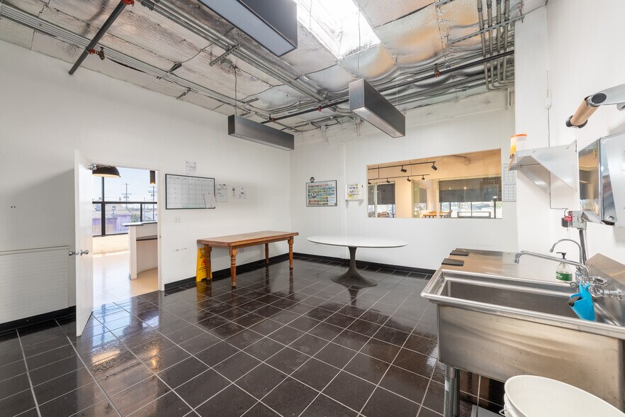 More Photos Of 197 E Jefferson Blvd, Los Angeles Warehouse For Sale