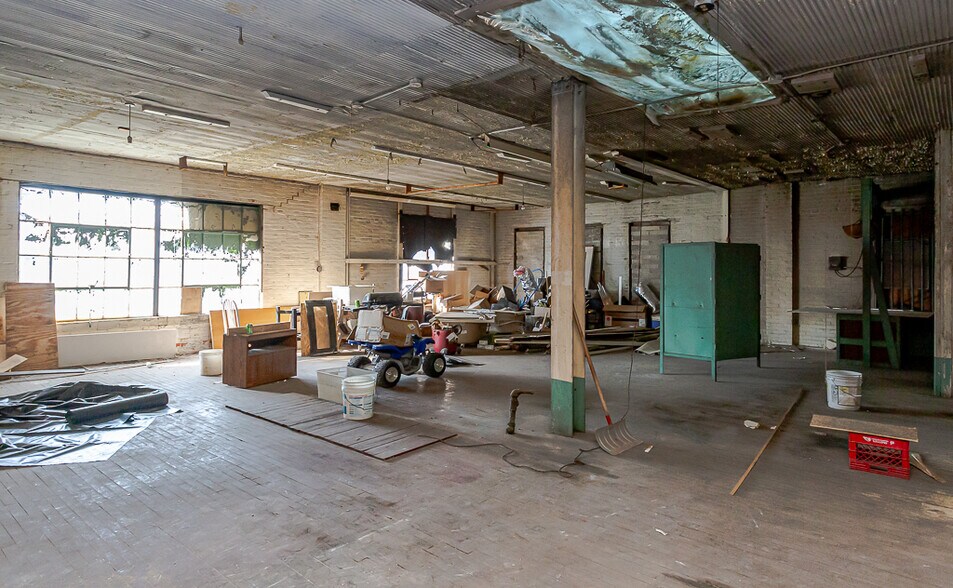 More Photos Of 2531 N Detroit Ave, Toledo Freestanding For Sale