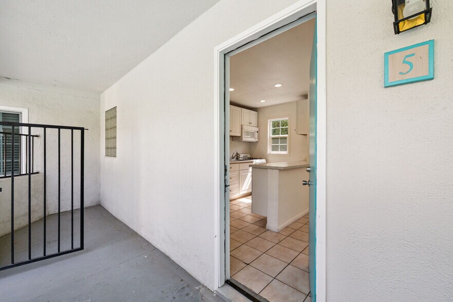 More Photos Of 1674 S Via Salida, Palm Springs Apartments For Sale