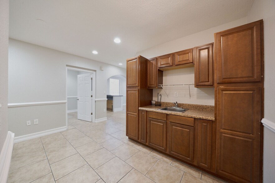 More Photos Of 946 Shadick Dr, Orange City Warehouse For Lease