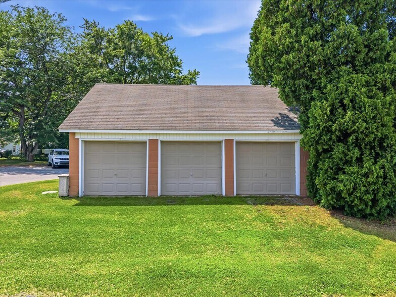 More Photos Of 402 W Moorestown Rd, Nazareth Medical For Sale