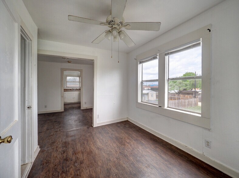 More Photos Of 1106 E Huisache Ave, Kingsville Apartments For Sale