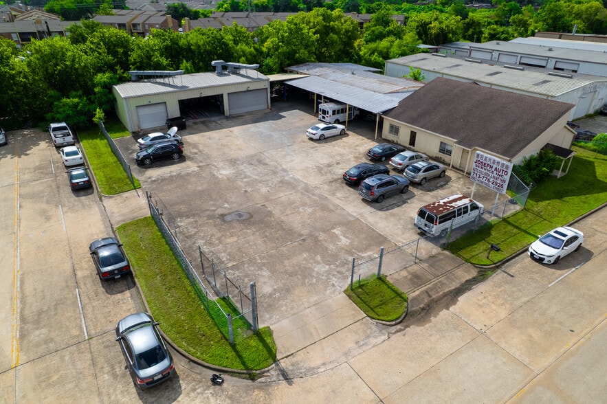 More Photos Of 9903 Honeywell St, Houston Warehouse For Sale