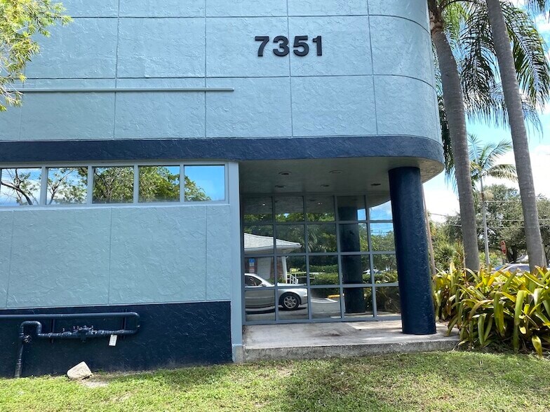 More Photos Of 7351 W Oakland Park Blvd, Fort Lauderdale Office For Sale