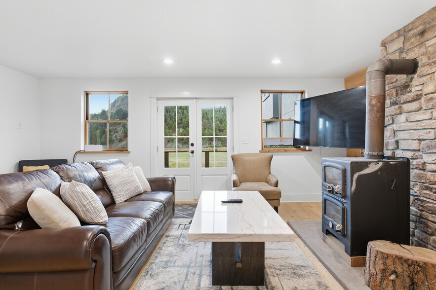 More Photos Of 1636 Lakemoor Dr, Florissant Specialty For Sale