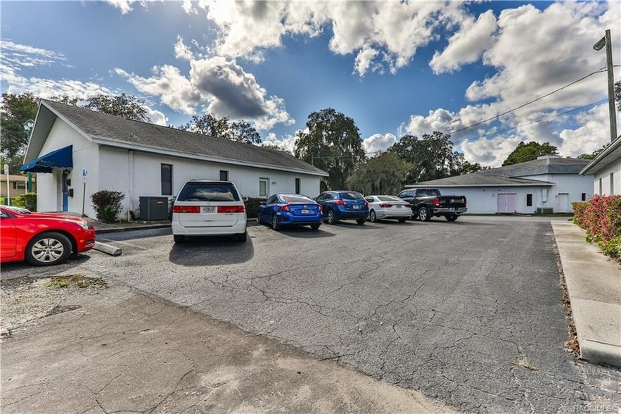 More Photos Of 202 W Highland Blvd, Inverness Medical For Lease