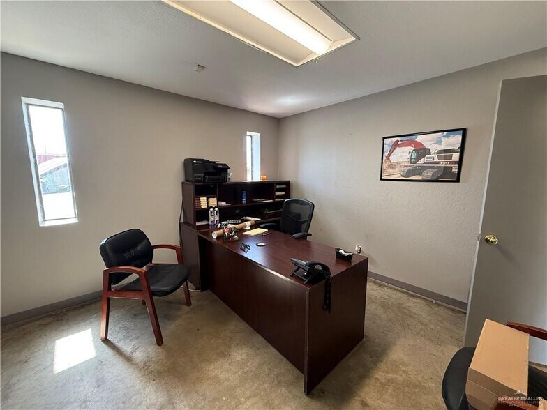 More Photos Of 110 E Expressway 83, La Feria Warehouse For Sale