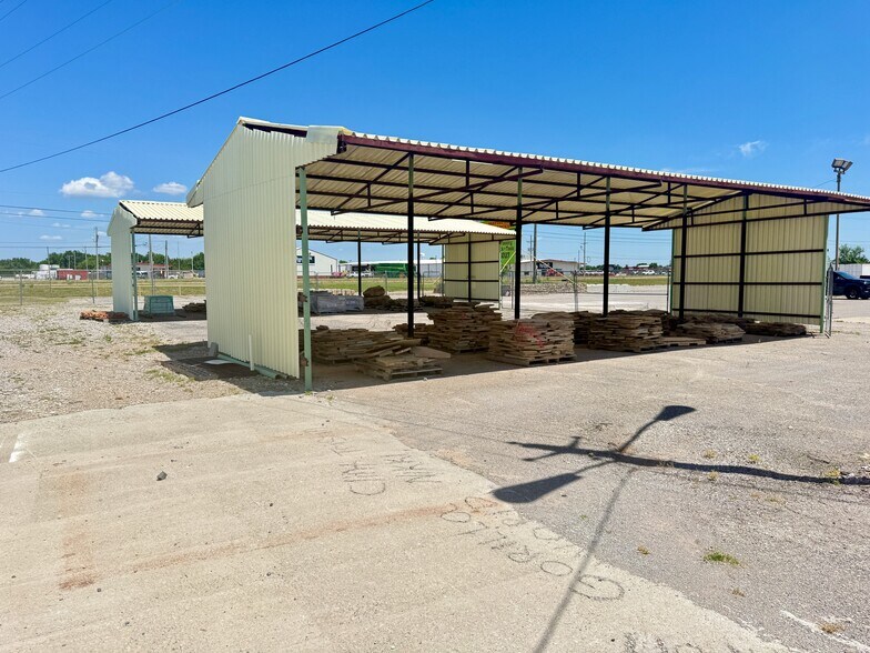 More Photos Of 4310 S 4th St, Chickasha Freestanding For Sale