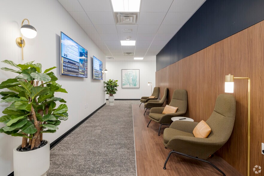 More Photos Of 2375 E Camelback Rd, Phoenix Office For Lease