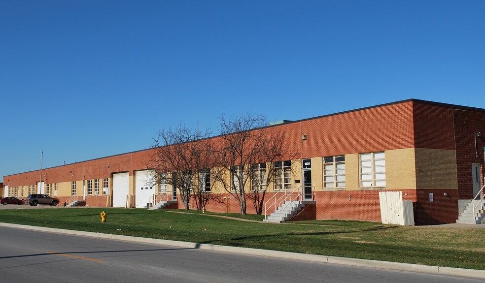 More Photos Of 1245-1405 Thomas Beck Rd, Des Moines Manufacturing For Lease