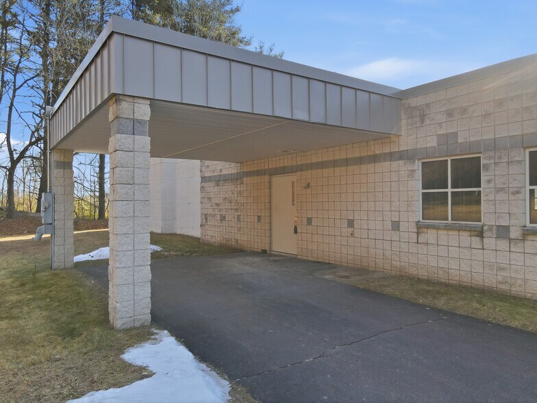 More Photos Of 113 Pocono Dr, Milford Office For Sale