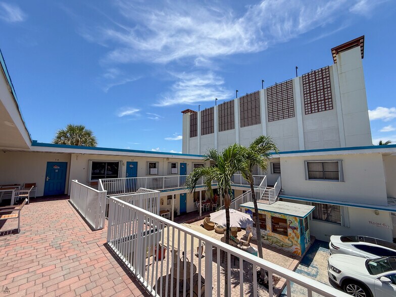 More Photos Of 322 Nevada St, Hollywood Hotel For Sale