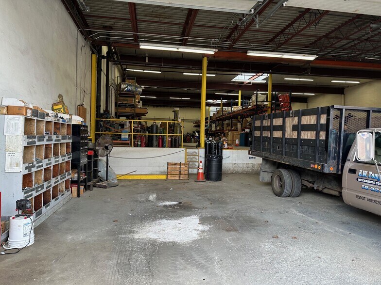 More Photos Of 124 Sheridan Ave, Albany Manufacturing For Sale