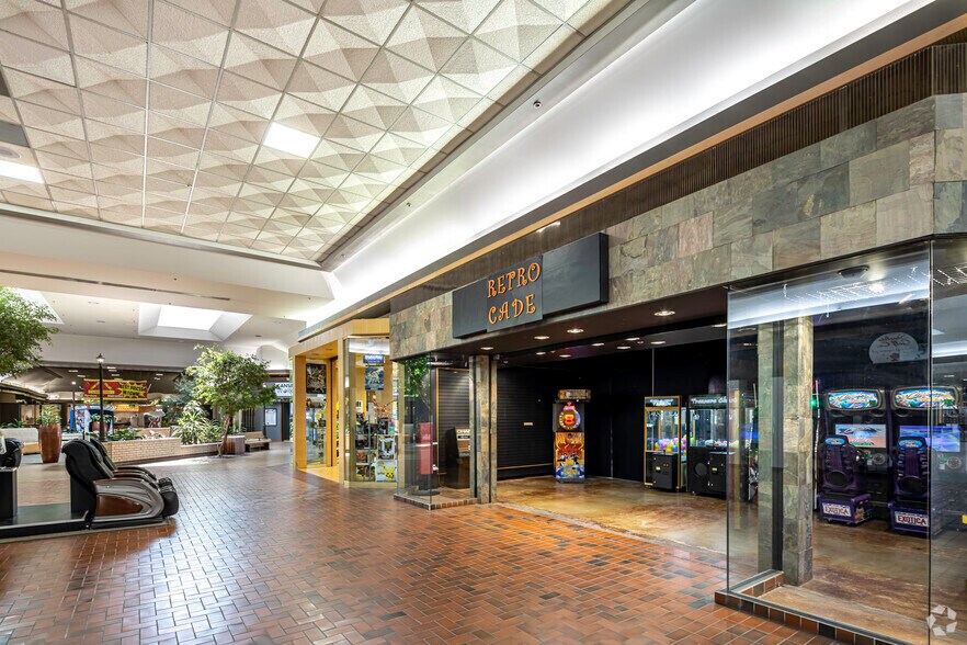 More Photos Of 2259 S 9th St, Salina Unknown For Lease