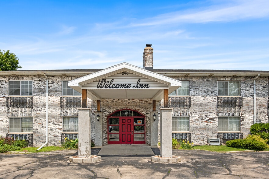 More Photos Of 240 E Fond du Lac St, Ripon Hotel For Sale