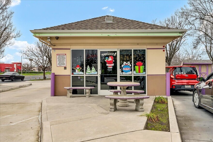 More Photos Of 1720 E Noble Ave, Visalia Fast Food For Sale