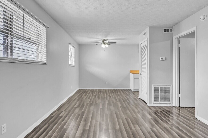 More Photos Of 211 Elyria Dr, Knoxville Apartments For Sale