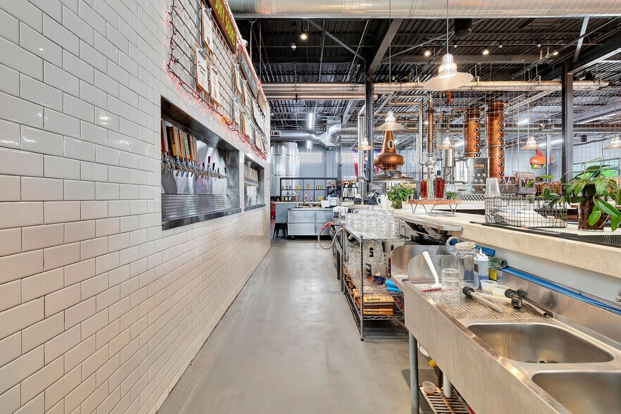 More Photos Of 3717 Jonlen Dr, Fairfax Flex For Sale