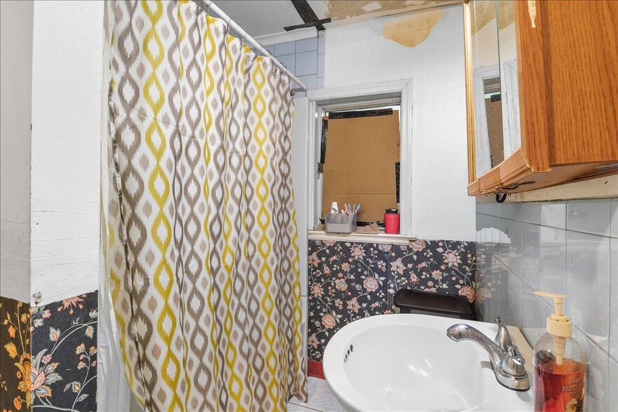 More Photos Of 914 Madison Ave, Scranton Apartments For Sale
