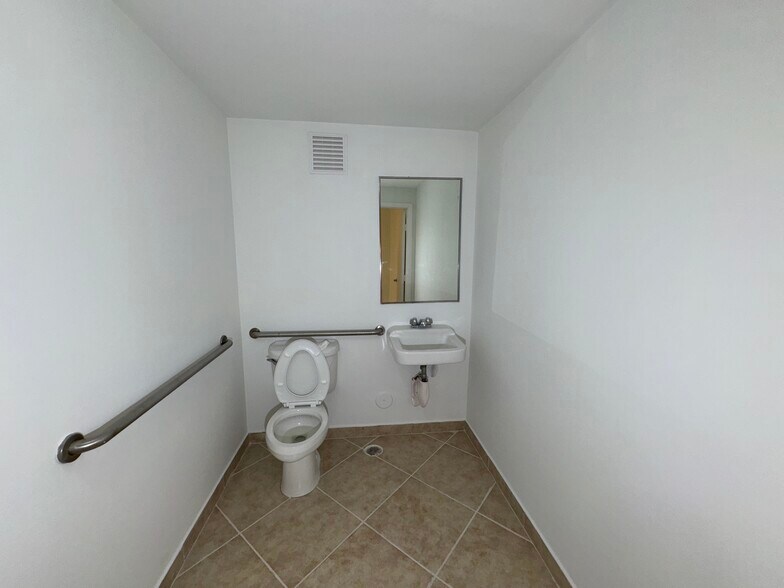 More Photos Of 4005 NW 114th Ave, Doral Business Park For Lease