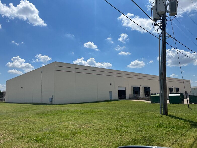 More Photos Of 5400 SW 33rd St, Oklahoma City Warehouse For Lease