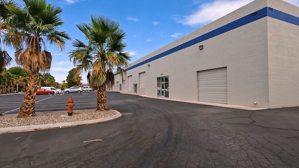 More Photos Of 120-140 Riverside Rd, Mesquite Showroom For Lease