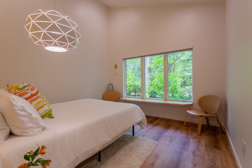 More Photos Of 7103 Lake View Rdg, Lake Ann Hospitality For Sale