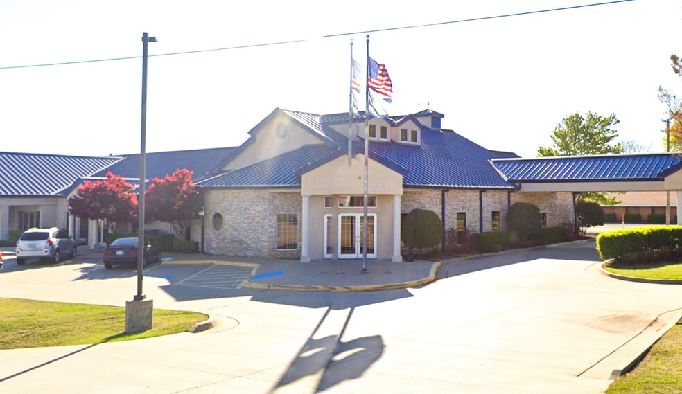 More Photos Of 650 S Cherokee St, Catoosa Medical For Lease