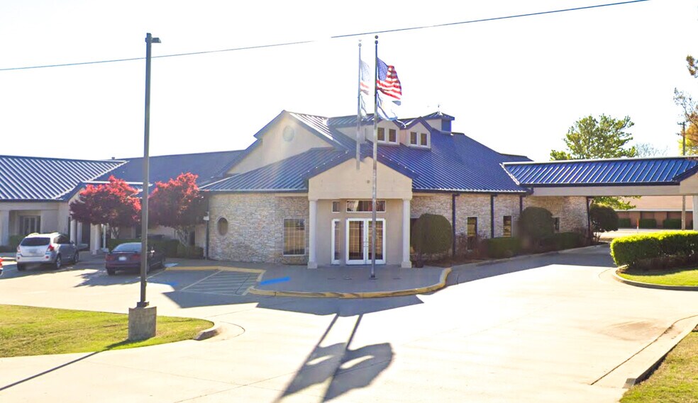More Photos Of 650 S Cherokee St, Catoosa Medical For Lease
