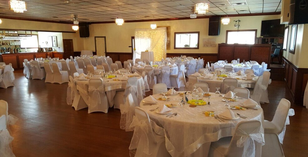 More Photos Of 1500 Pulaski Ave, Coal Township Specialty For Sale