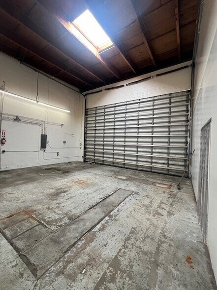 More Photos Of 3739-3741 Robertson Blvd, Culver City Service For Sale