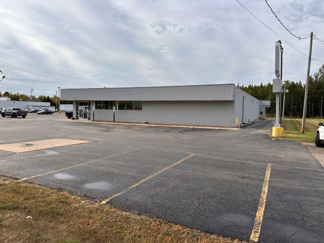 More Photos Of 425 N 5th St, Roscommon Freestanding For Lease