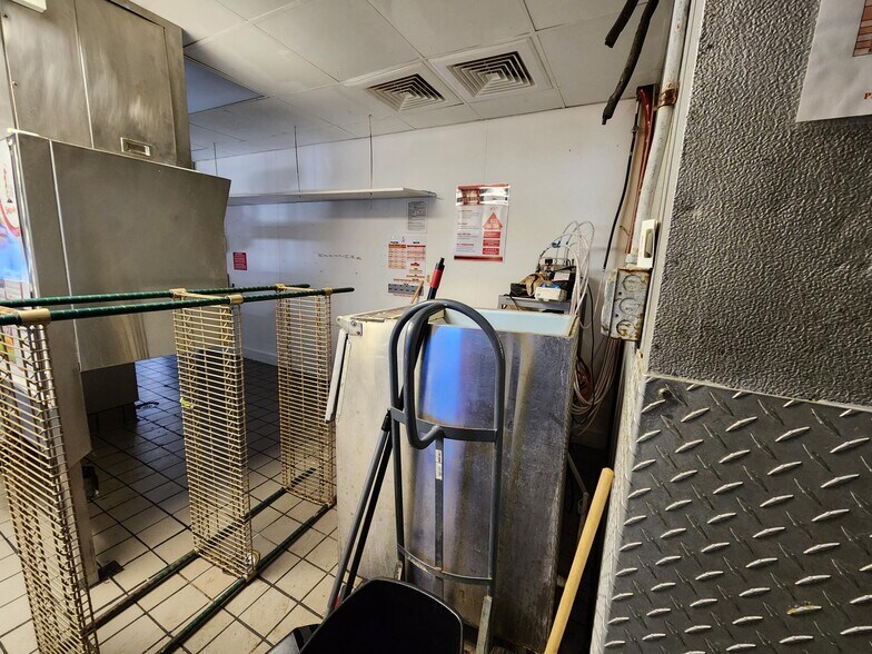 More Photos Of 214 Bullsboro Dr, Newnan Fast Food For Lease