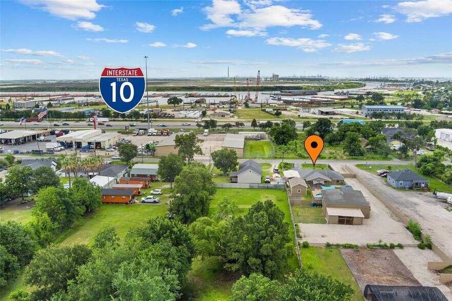Primary Photo Of 16815 Avenue A, Channelview Truck Terminal For Sale
