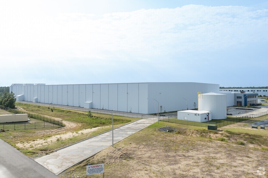 More Photos Of 298 N Corporate Dr, Wilmington Refrigeration Cold Storage For Lease