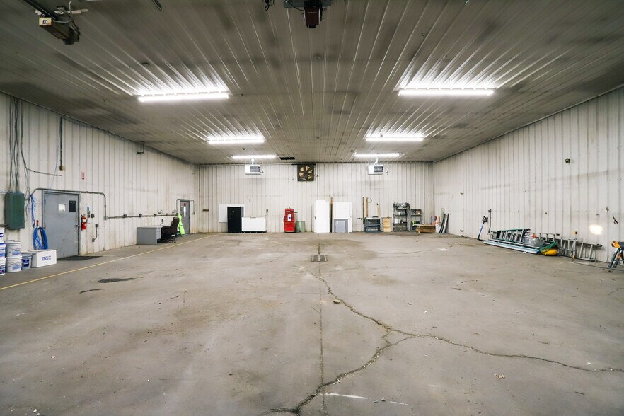 More Photos Of 1301 Fabricon Blvd, Jeffersonville Light Manufacturing For Lease