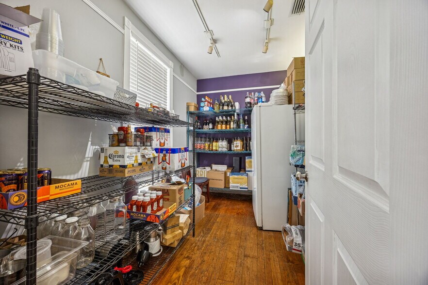 More Photos Of 218 Ash St, Fernandina Beach Freestanding For Sale