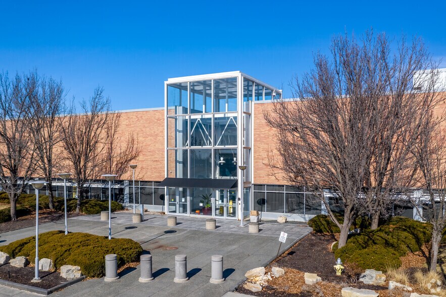 More Photos Of 800-850 NW Chipman Rd, Lee's Summit Office For Lease