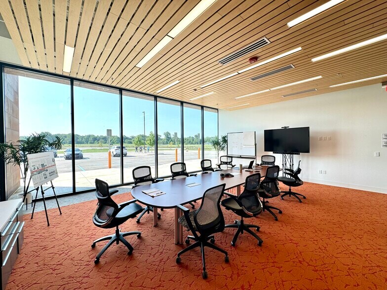 More Photos Of 2220 E Bunch Blvd, Muncie Manufacturing For Sale