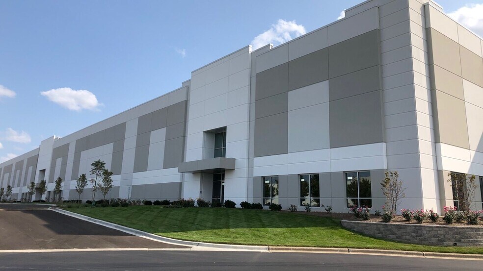 Primary Photo Of 701 Bilter Rd, Aurora Warehouse For Lease