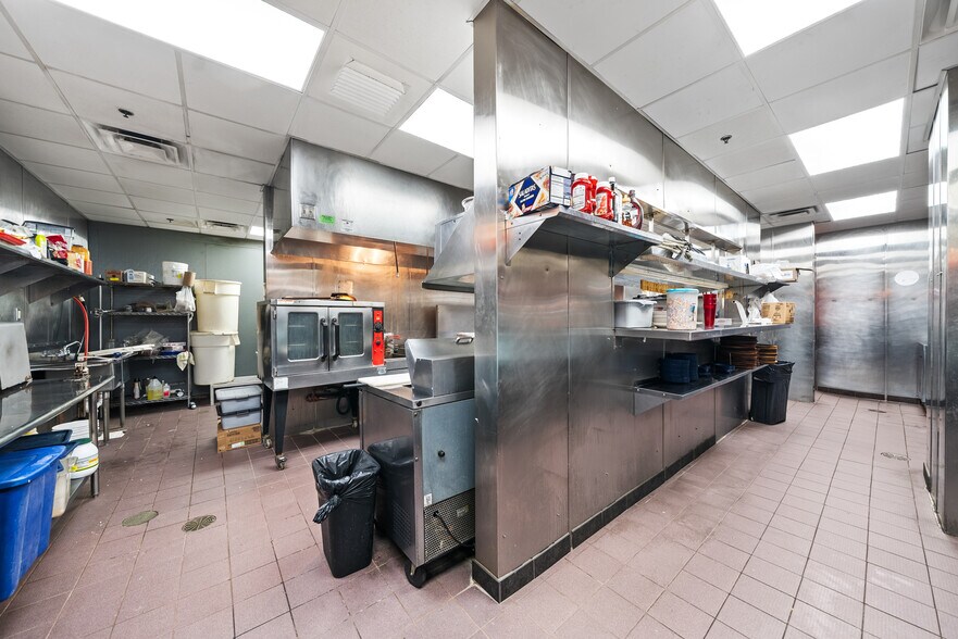 More Photos Of 1420 Interstate Dr, Cookeville Restaurant For Sale