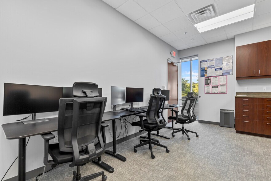 More Photos Of 2300 Greenhill Dr, Round Rock Office For Sale