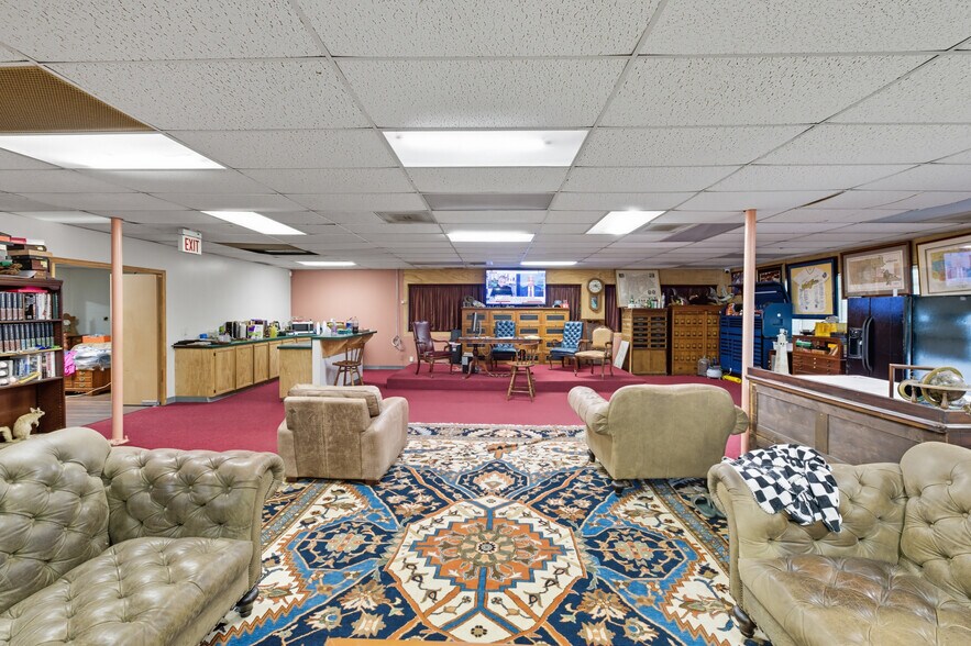 More Photos Of 9129 Irvington Blvd, Houston Warehouse For Sale