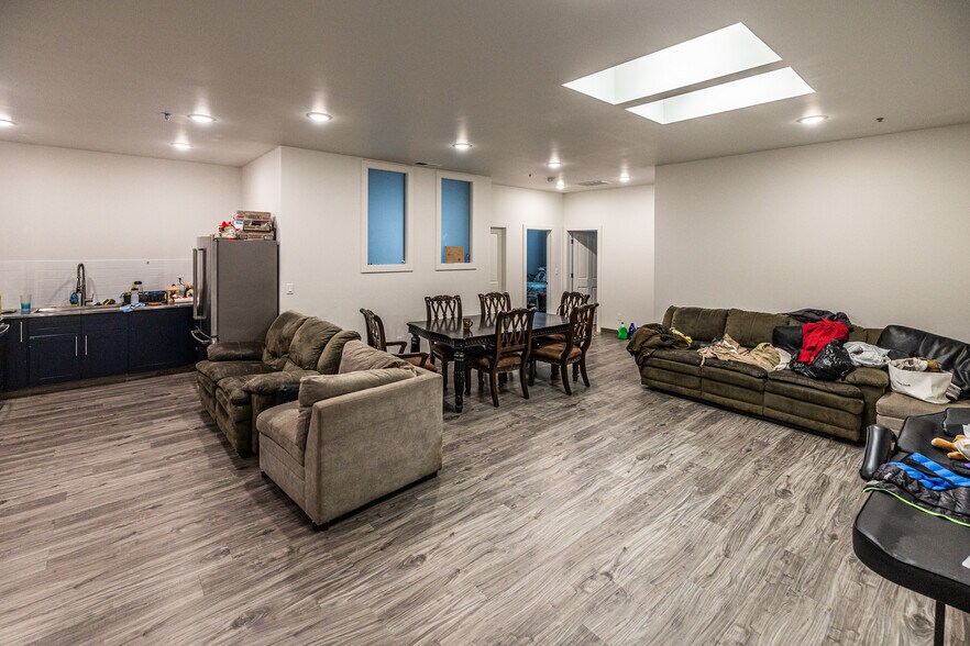 More Photos Of 121 Honeysuckle St, Bellevue Warehouse For Sale