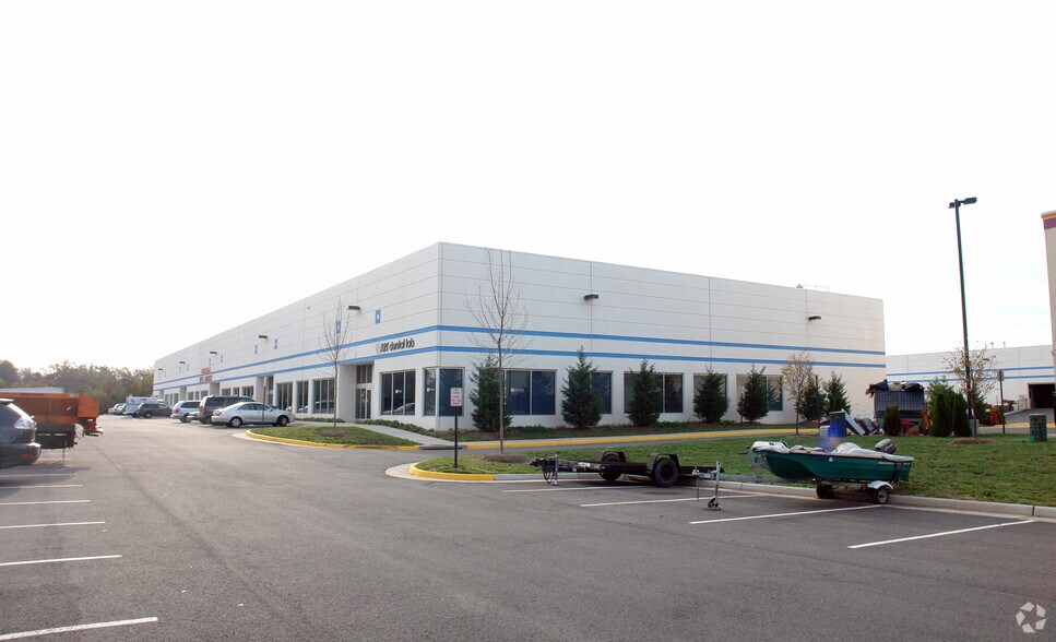 More Photos Of 3852 Dulles South Ct, Chantilly Warehouse For Lease