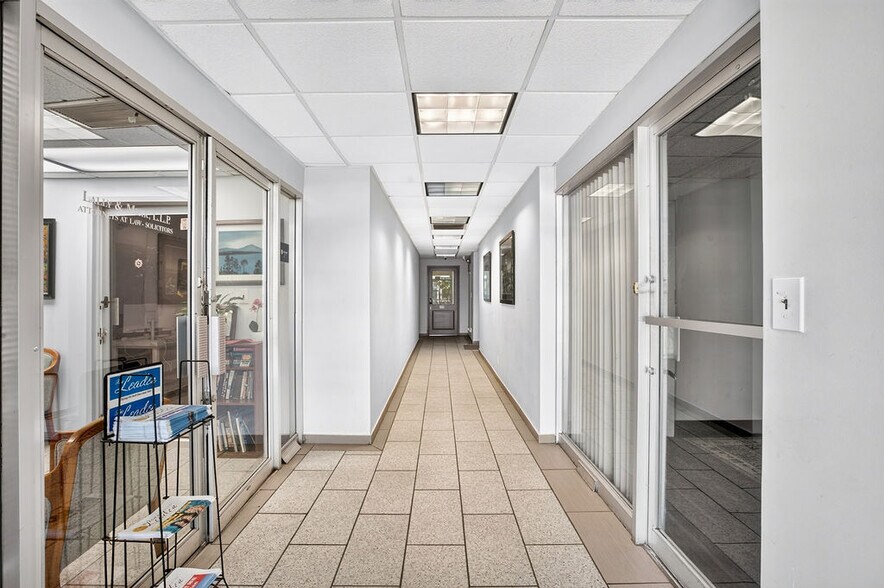 More Photos Of 220 Old Country Rd, Mineola Office For Sale