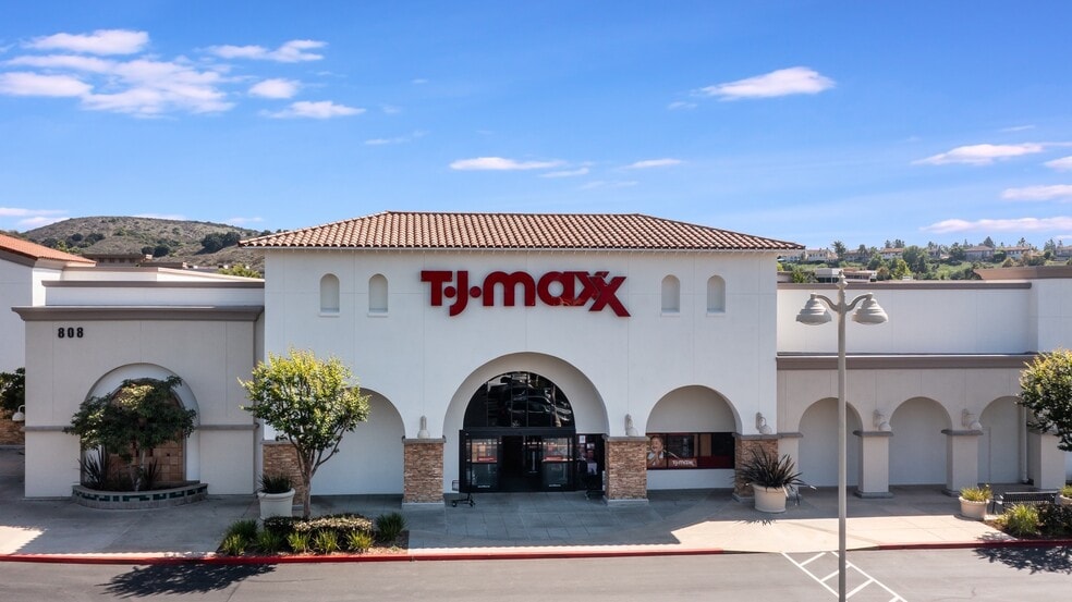 More Photos Of 800-888 New Los Angeles Ave, Moorpark Department Store For Sale