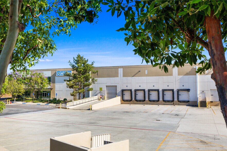 More Photos Of 458-486 E Lambert Rd, Fullerton Distribution For Lease